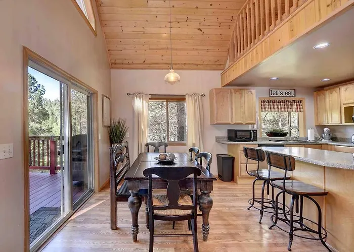 Holiday home The A On Red Field, Hot Tub, Tesla Charger, A/c