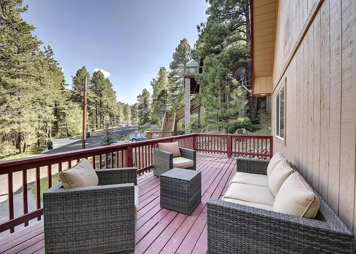 The A On Red Field, Hot Tub, Tesla Charger, A/c Holiday home *