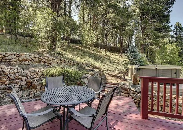 Holiday home The A On Red Field, Hot Tub, Tesla Charger, A/c