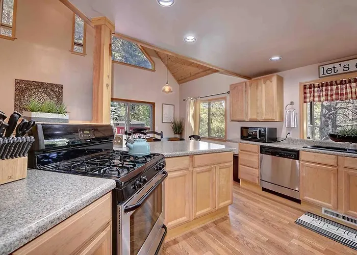 Holiday home The A On Red Field, Hot Tub, Tesla Charger, A/c *