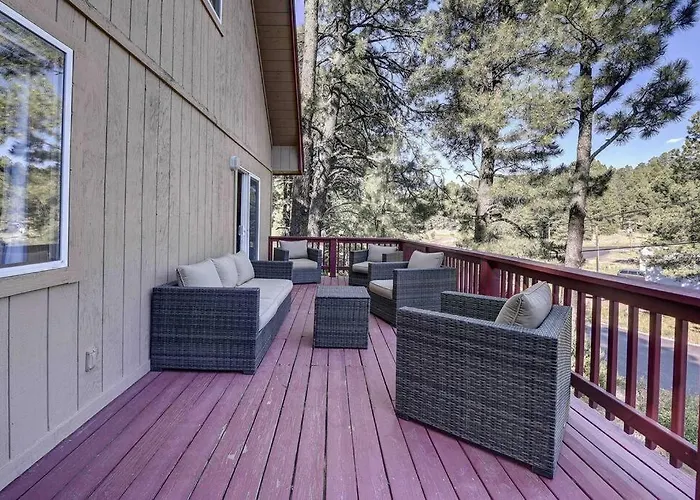 The A On Red Field, Hot Tub, Tesla Charger, A/c Holiday home *