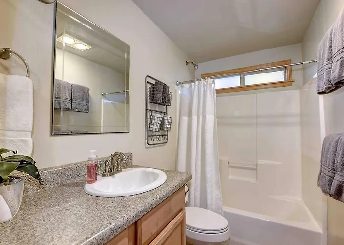The A On Red Field, Hot Tub, Tesla Charger, A/c Holiday home Mountainaire