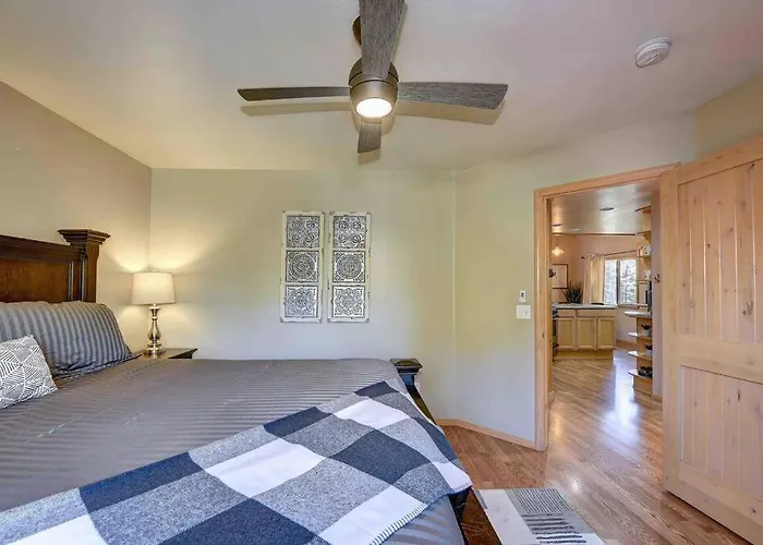 The A On Red Field, Hot Tub, Tesla Charger, A/c Holiday home *
