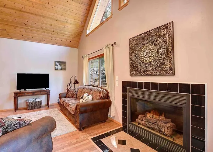 The A On Red Field, Hot Tub, Tesla Charger, A/c Holiday home